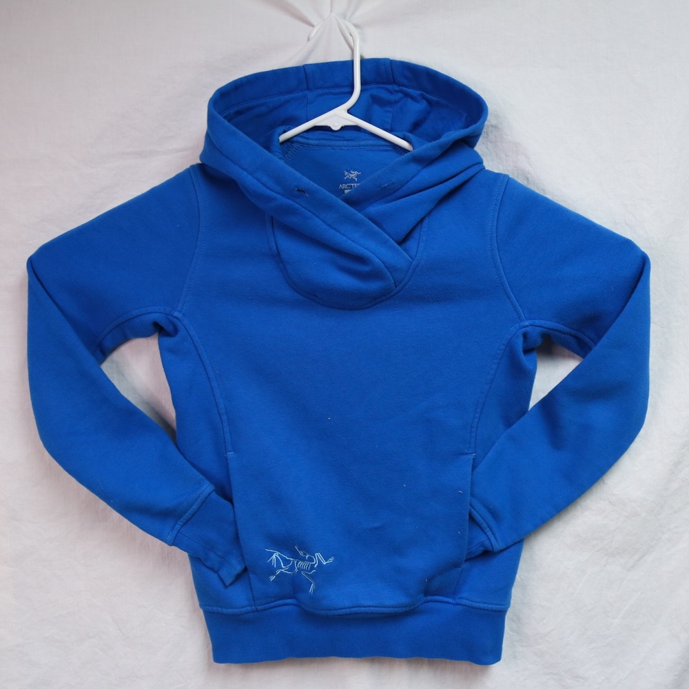 Arcteryx kangaroo pocket cross neck hoodie